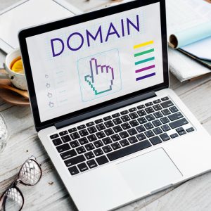 Bien acheter un nom de domaine : comprendre, choisir et sécuriser son adresse en ligne